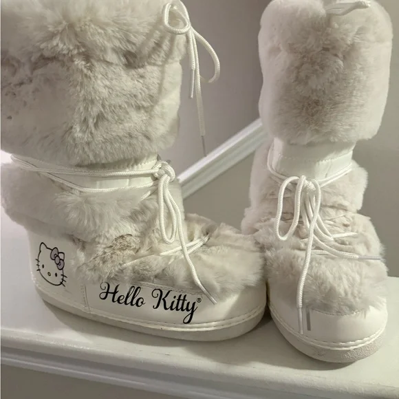 Forever 21 Hello Kitty White Faux Fur Boots Women’s Size 8 Pink Bow - Picture 6 of 9